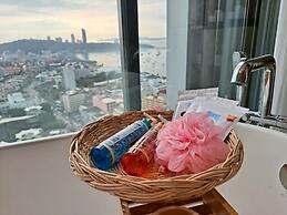 Edge Central Pattaya by Mickey