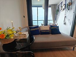 Edge Central Pattaya by Mickey