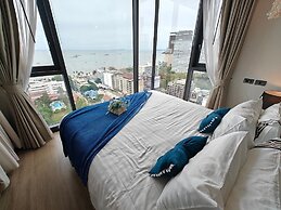 Edge Central Pattaya by Mickey