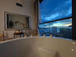 Edge Central Pattaya by Mickey