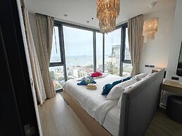 Edge Central Pattaya by Mickey