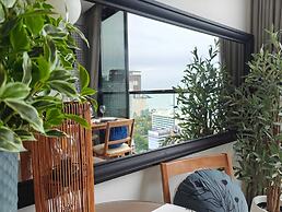 Edge Central Pattaya by Mickey