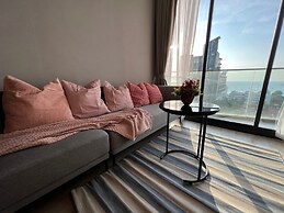 Edge Central Pattaya by Mickey