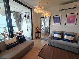 Edge Central Pattaya by Mickey