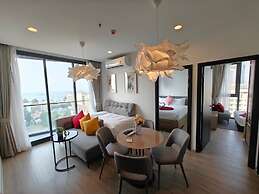 Edge Central Pattaya by Mickey