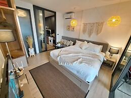 Edge Central Pattaya by Mickey