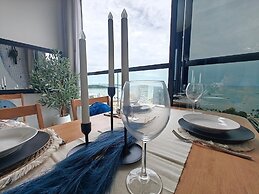 Edge Central Pattaya by Mickey