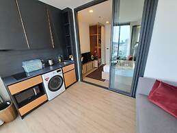 Edge Central Pattaya by Mickey