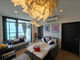 Edge Central Pattaya by Mickey