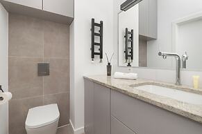 17th Floor Gdansk Apartment by Renters