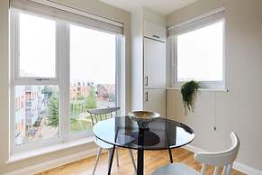 The Enfield Sanctuary - Modern 1bdr Flat With Balcony