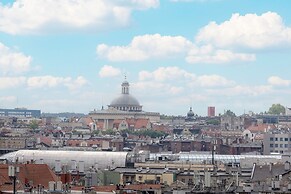 Cozy Apartment With Parking by Renters