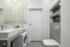 Cozy Apartment With Parking by Renters