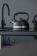 Cozy Apartment With Parking by Renters