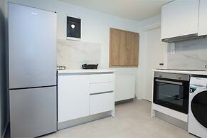 Cozy 1 Bd Basement Apt in Pagrati