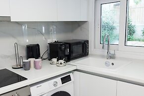 Cozy 1 Bd Basement Apt in Pagrati