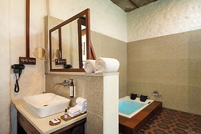 Amritara Olive Trotter