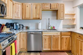 Shared Yard + Fire Pit: Airy Anchorage Apt!