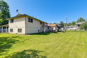 Shared Yard + Fire Pit: Airy Anchorage Apt!