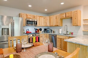 6 Mi to Dtwn: Bright & Airy Anchorage Getaway!