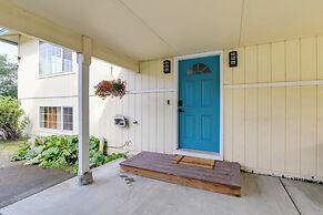 Shared Yard + Fire Pit: Airy Anchorage Apt!