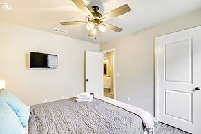 'urbana Cabana:' Modern Home 8 Mi to Texas Tech!