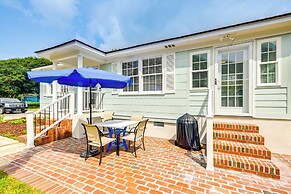 Walk to Ocean: Pearl Cottage in Atlantic Beach