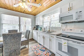 Walk to Ocean: Pearl Cottage in Atlantic Beach