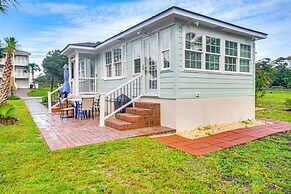 Walk to Ocean: Pearl Cottage in Atlantic Beach