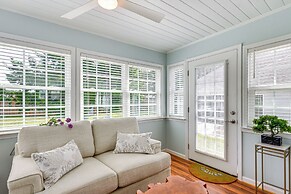 Walk to Ocean: Pearl Cottage in Atlantic Beach