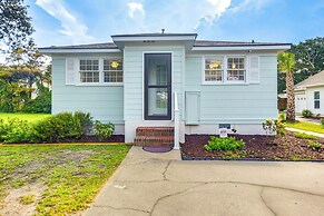 Walk to Ocean: Pearl Cottage in Atlantic Beach