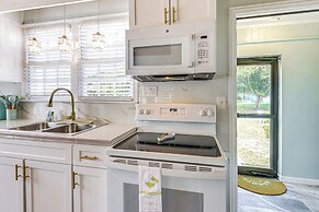 Walk to Ocean: Pearl Cottage in Atlantic Beach