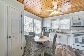 Walk to Ocean: Pearl Cottage in Atlantic Beach