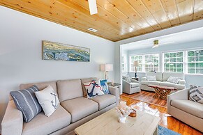 Walk to Ocean: Pearl Cottage in Atlantic Beach