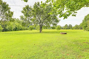 Greers Ferry Home w/ Fire Pit Near Shiloh Marina!