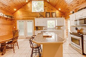 Greers Ferry Home w/ Fire Pit Near Shiloh Marina!