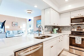 Bright Englewood Gem: Rooftop Patio, Walk to Beach