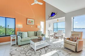 Bright Englewood Gem: Rooftop Patio, Walk to Beach