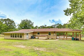 Mt Ida Home w/ Patio: 11 Mi to Lake Ouachita!