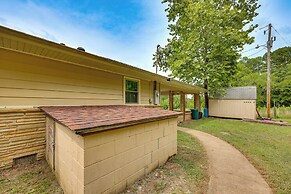 Mt Ida Home w/ Patio: 11 Mi to Lake Ouachita!