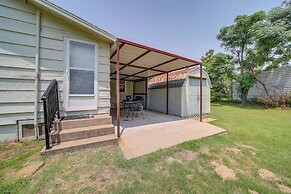 Eufaula Getaway w/ Patio, Walk to Beach + Marina!