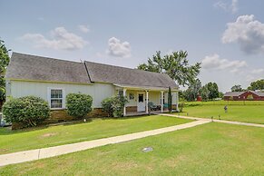 Eufaula Getaway w/ Patio, Walk to Beach + Marina!