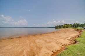 Eufaula Getaway w/ Patio, Walk to Beach + Marina!