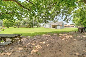 Eufaula Getaway w/ Patio, Walk to Beach + Marina!