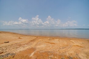 Eufaula Getaway w/ Patio, Walk to Beach + Marina!
