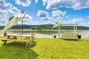 Canandaigua Lakefront Gem w/ Dock & Boat Slip