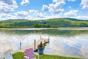 Canandaigua Lakefront Gem w/ Dock & Boat Slip