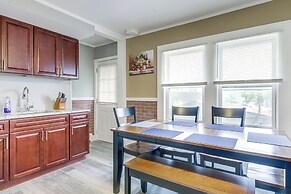 Easthampton Apartment Near Breweries & Rail Trail!