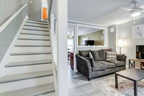 Easthampton Apartment Near Breweries & Rail Trail!