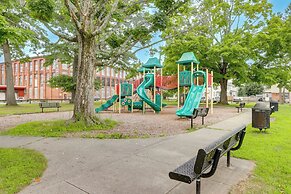 Easthampton Apartment Near Breweries & Rail Trail!